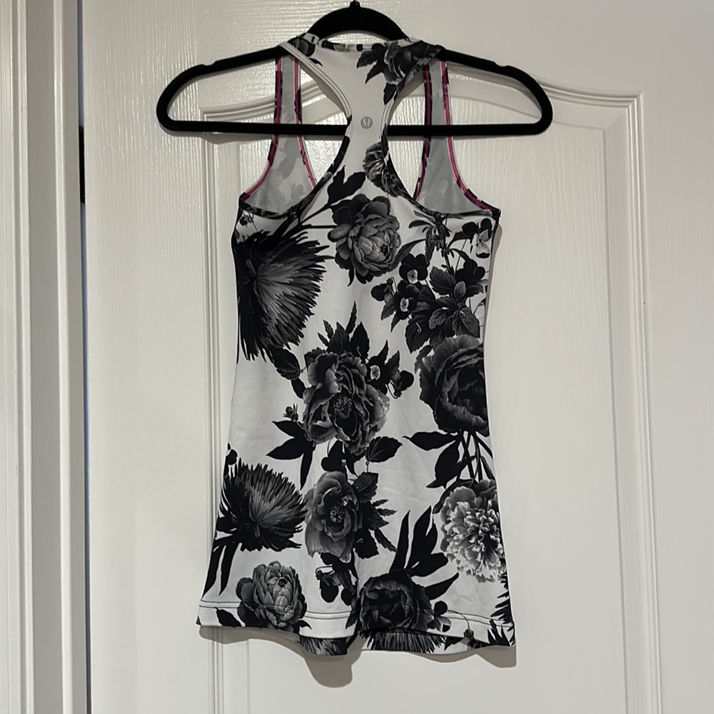 Lululemon Racerback Tank - Size 6 - Picture 2 of 4